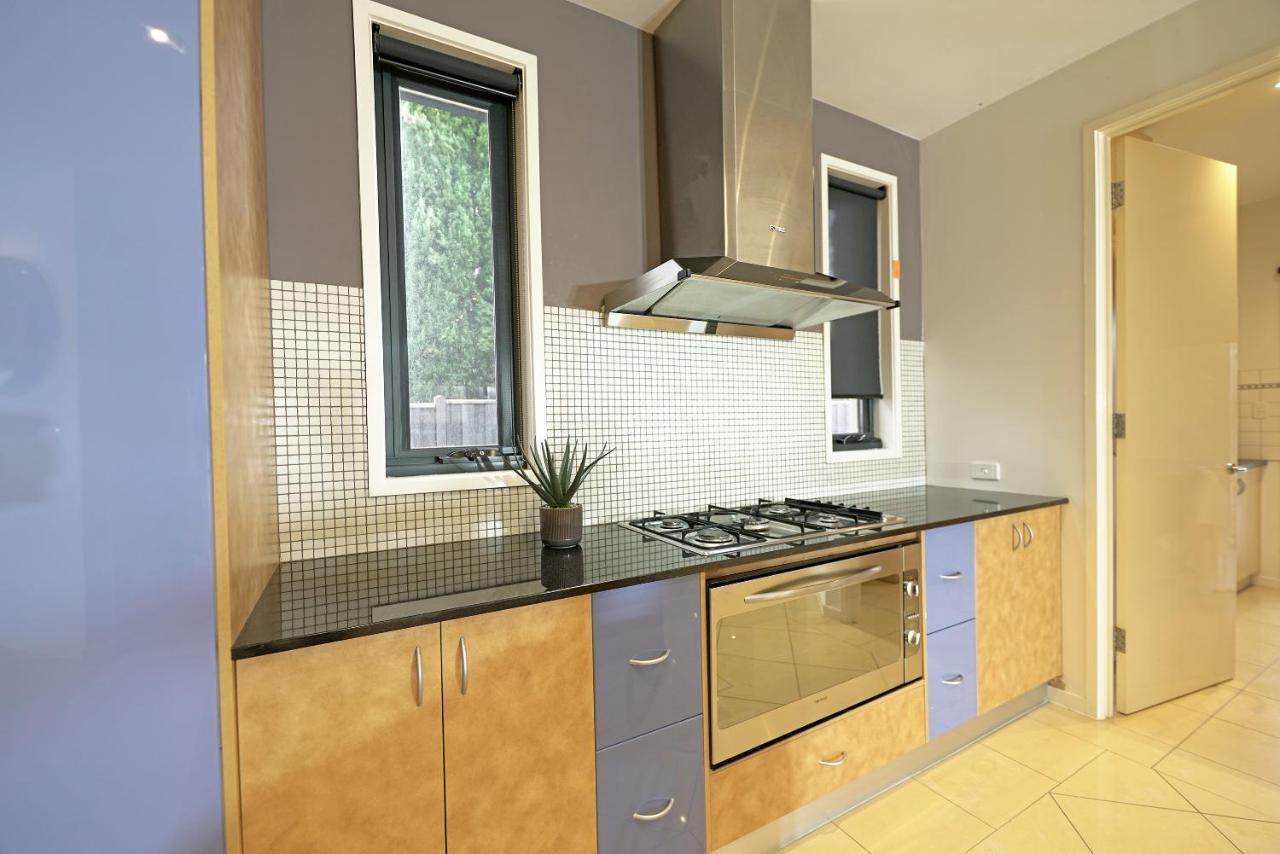 Luxury 7Brm Entire House Lakeview Blackswans Wifi Bbq Resort Point Cook Exterior foto